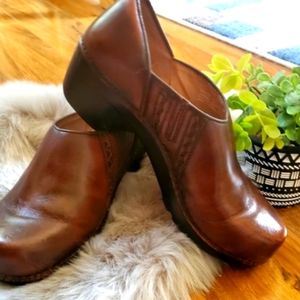 DANSKO Western Stich Clogs - Size 39 (EUC)